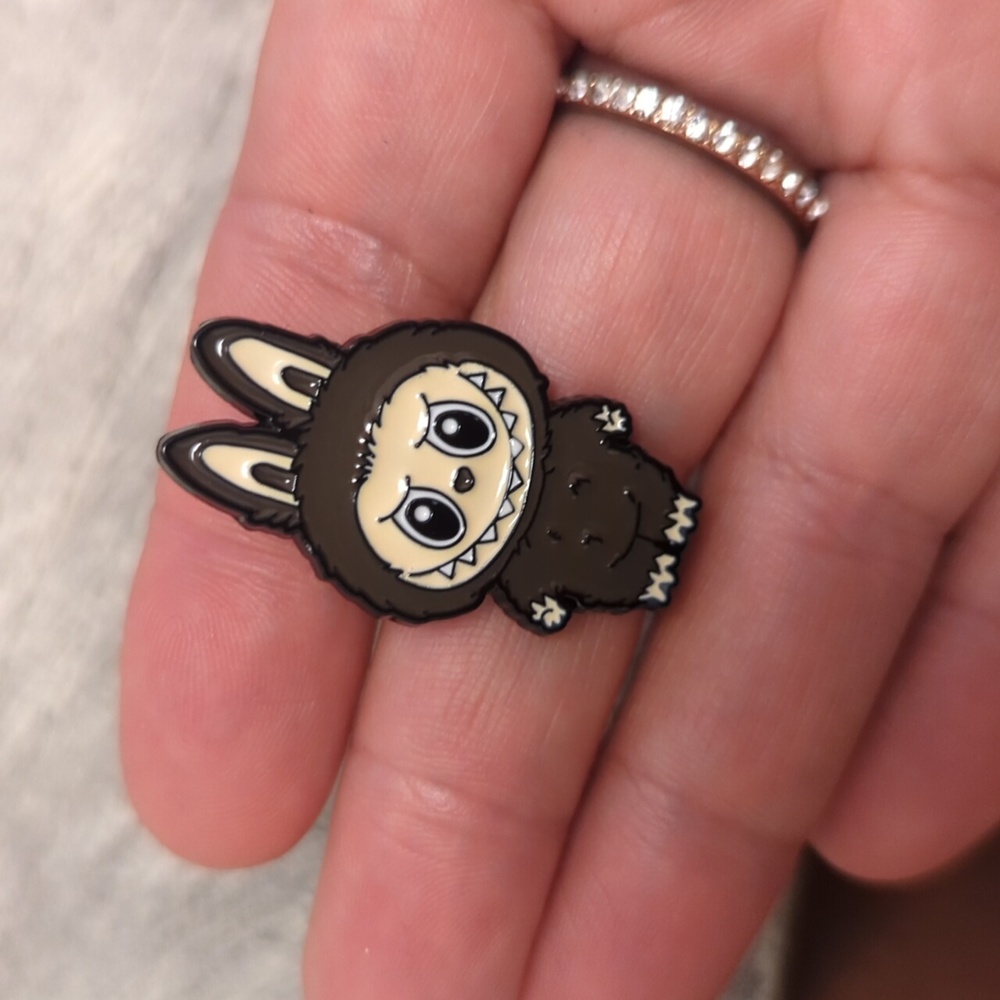 Labubu The Monster - 🤎 Enamel Pin - Picture 2 of 5